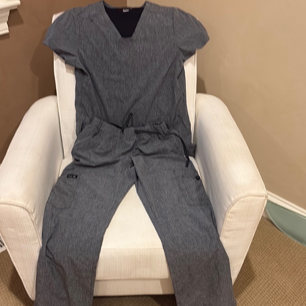 Koi gray scrub set.